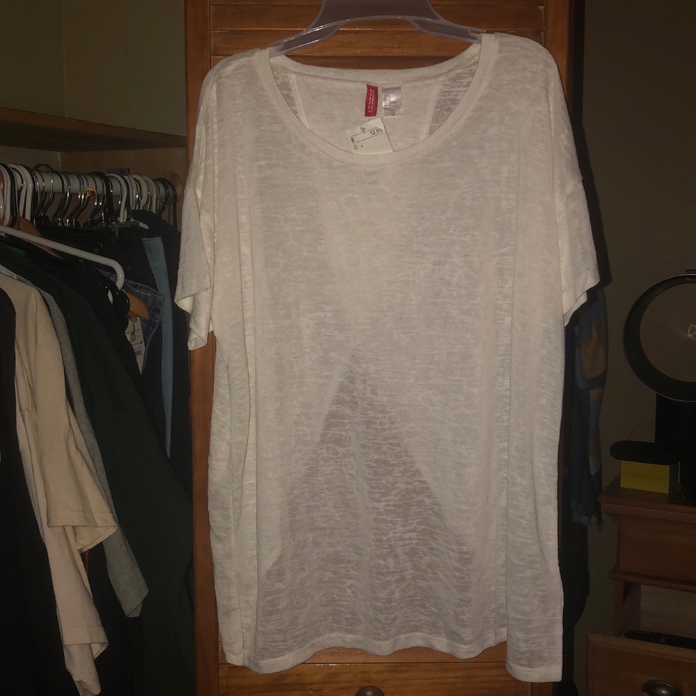H&M Scalloped Back White T-shirt